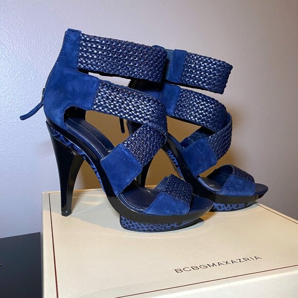 BCBG MAXAZRIA Navy Heel - Picture 1 of 3